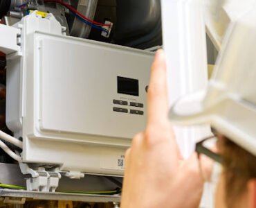 engineer-servicing–gas-boiler-gega-uk